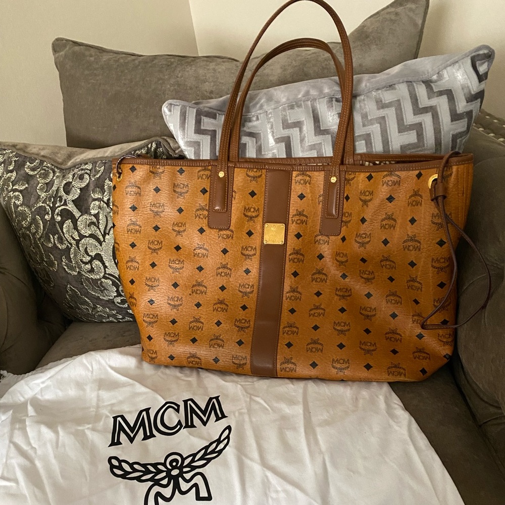 MCM
Visetos Large Liz Reversible Shopper Tote Cognac
